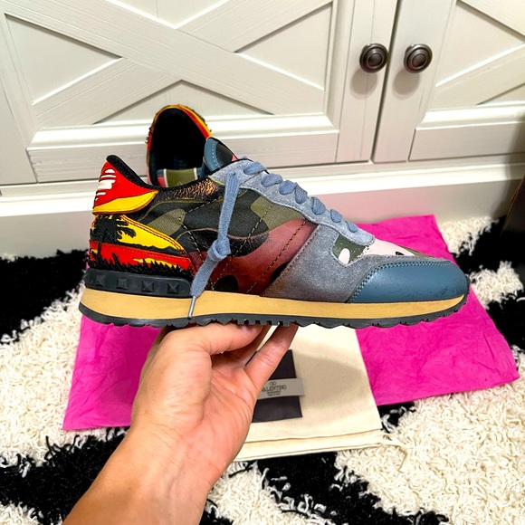 EUC Women’s Size 6.5 Valentino Garavani Rockrunner Sneakers In Hawaiian Style - Picture 6 of 16
